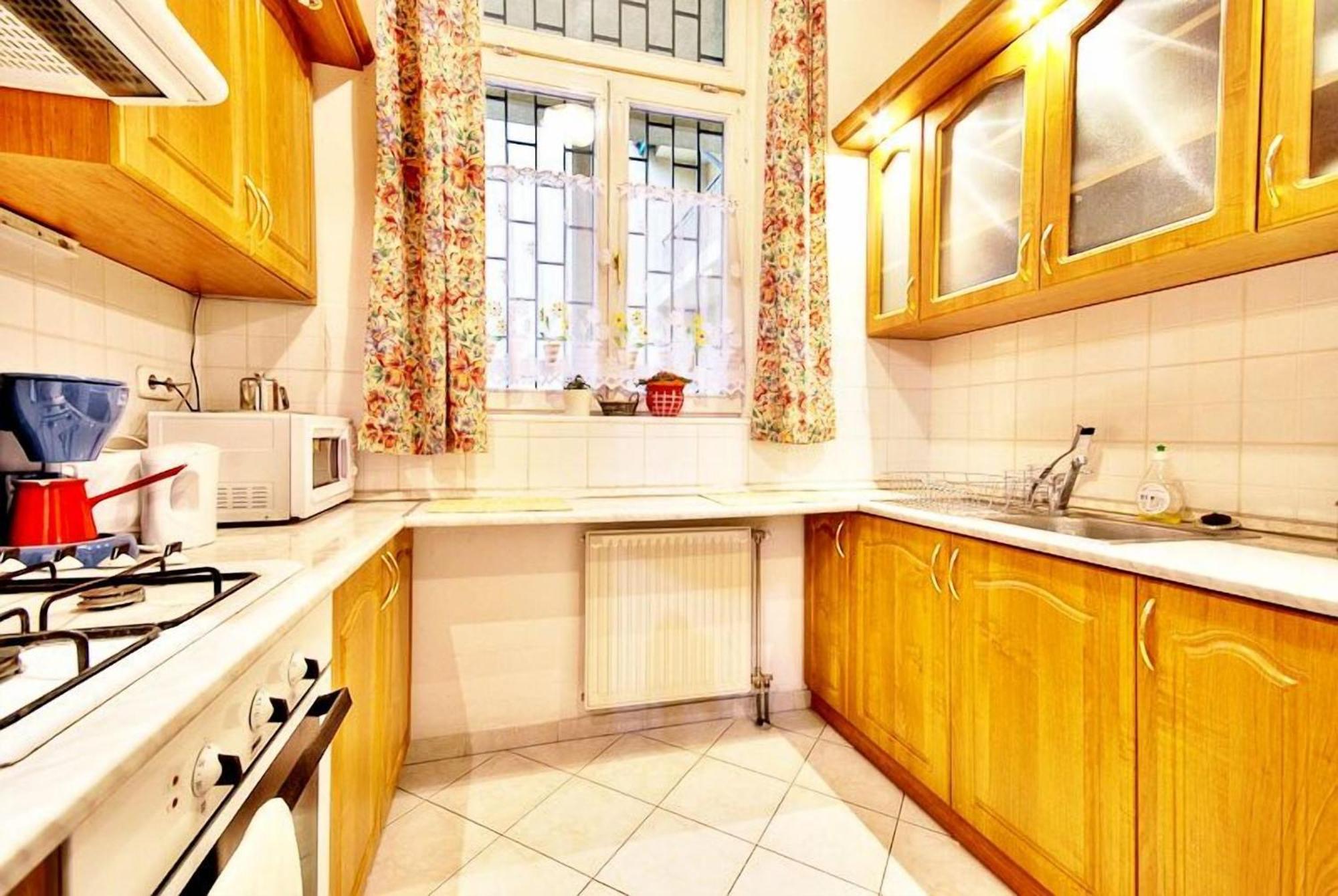 Vibrant 3 Bedroom Apartment In The Pulsing Heart Of Budapest Exteriör bild